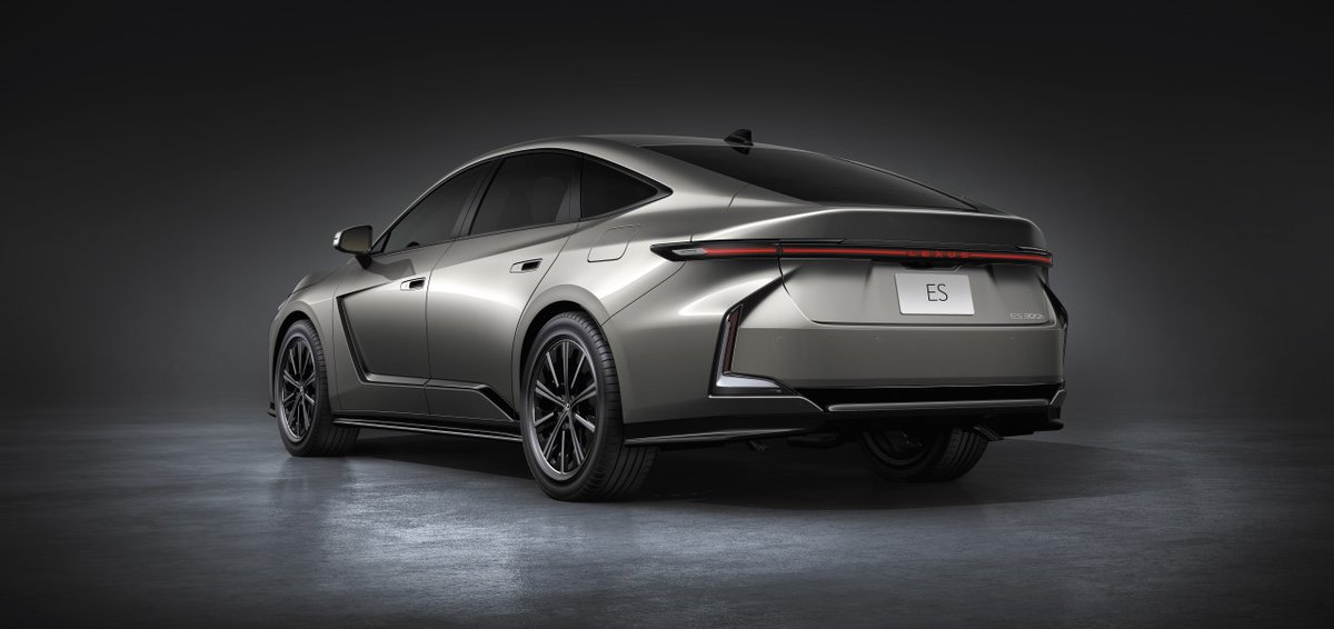 Lexus_Poland's tweet image. Nowy Lexus ES ✨

Ogrom nowości w środku i trzy układy napędowe
🔋 300h - hybryda 6. generacji 201 KM FWD/E-FOUR
⚡️ 350e - BEV 224 KM FWD
⚡️ 500e - BEV 343 KM FWD/DIRECT4

📋 Kompletna polska specyfikacja - wrzesień
Pokazy w salonach - październik 🗓️

#LexusES