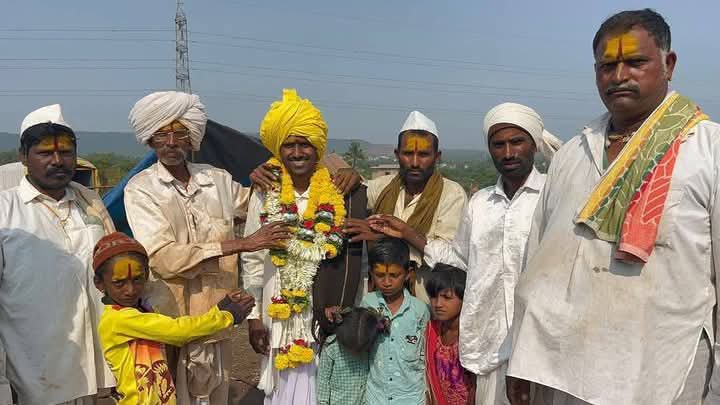 My_Thoughtt's tweet image. IPS बिरदेव डोणे

यांनी कठीण परिस्थितीत दिवसरात्र अभ्यास करून यूपीएससी परीक्षेत 551 वा क्रमांक प्राप्त करून यश मिळवले.

आताच्या तरुणांचा खरा आदर्श असा व्यक्ती असावा. अभिनंदन IPS डोणे सर. 💐🫡