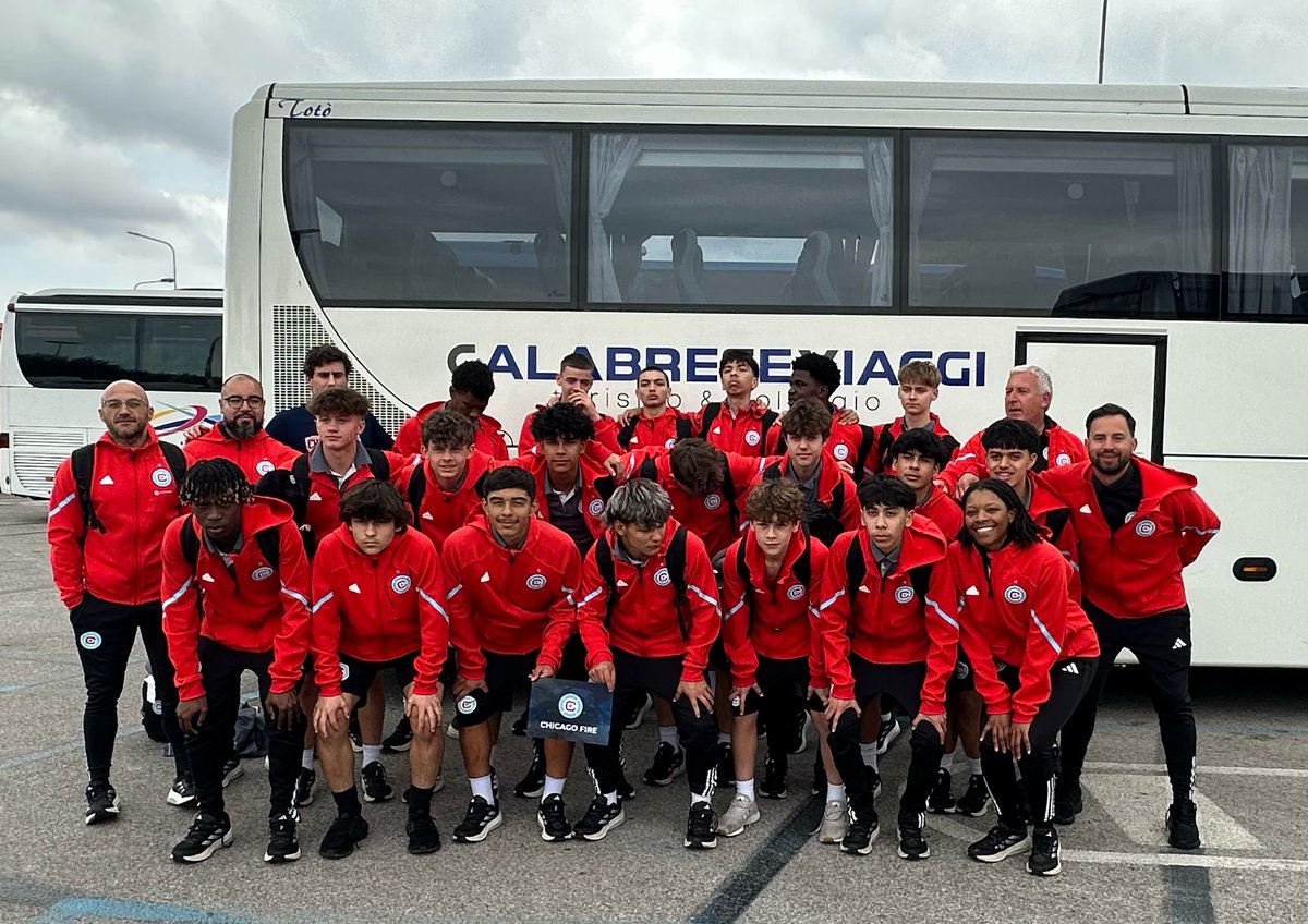 Chicago Fire è qui! 

Our #CFFA15 team has landed on Napoli 🇮🇹 for the Fattorie Donna Guilia Youth Cup!

#cf97 | #VamosFire