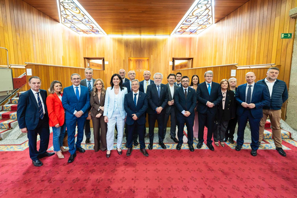 PP Provincia Ourense (@ppdeou) on Twitter photo Parte da representación popular ourensá no Debate do Estado da Autonomía #DEAGalicia2025, liderada polo modo presidente provincial, <a href="/Luis_MenorPerez/">Luis Menor Pérez</a> Parte da representación popular ourensá no Debate do Estado da Autonomía #DEAGalicia2025, liderada polo modo presidente provincial, <a href="/Luis_MenorPerez/">Luis Menor Pérez</a>