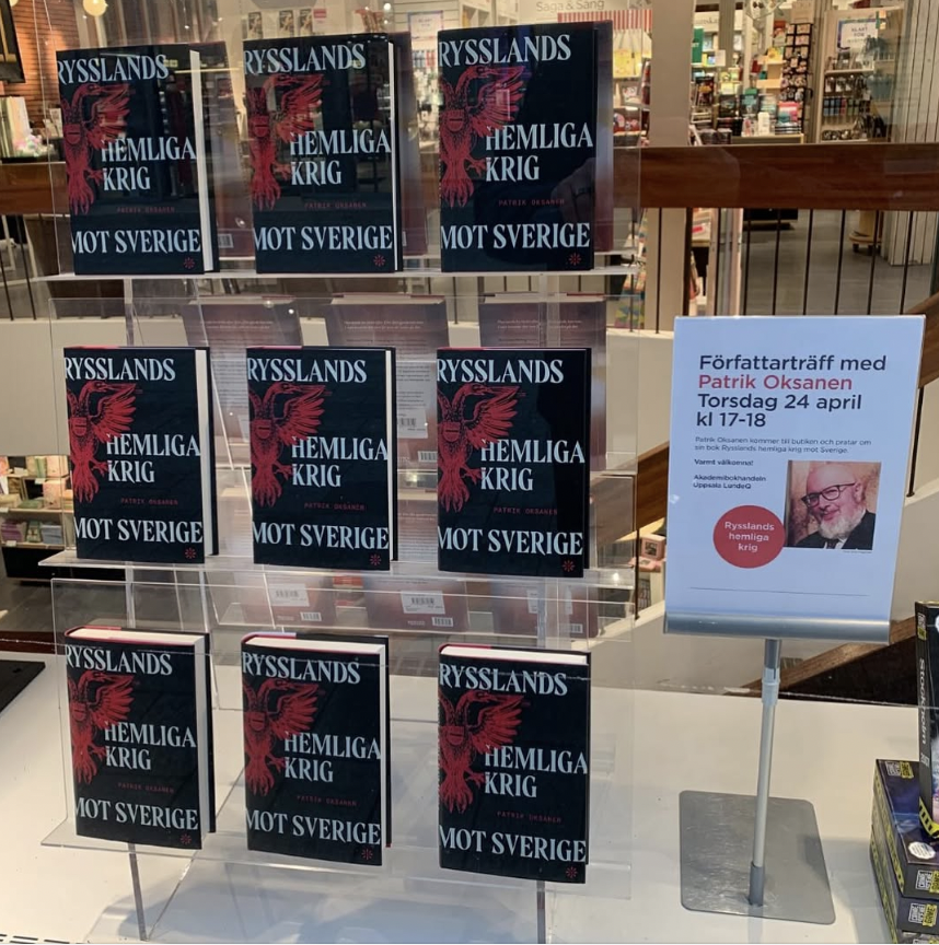 Är du i Uppsala i morgon och sugen på ett boksamtal mellan <a href="/tovehovemyr/">Tove Hovemyr 🇺🇦🇸🇪🇪🇺</a> och mig om Rysslands hemliga krig mot Sverige så händer det på Akademibokhandeln vid Stora Torget (LundeQ fortfarande för de flesta). Anmälan via Akademibokhandelns hemsida. akademibokhandeln.se/evenemang/forf… Välkomna!