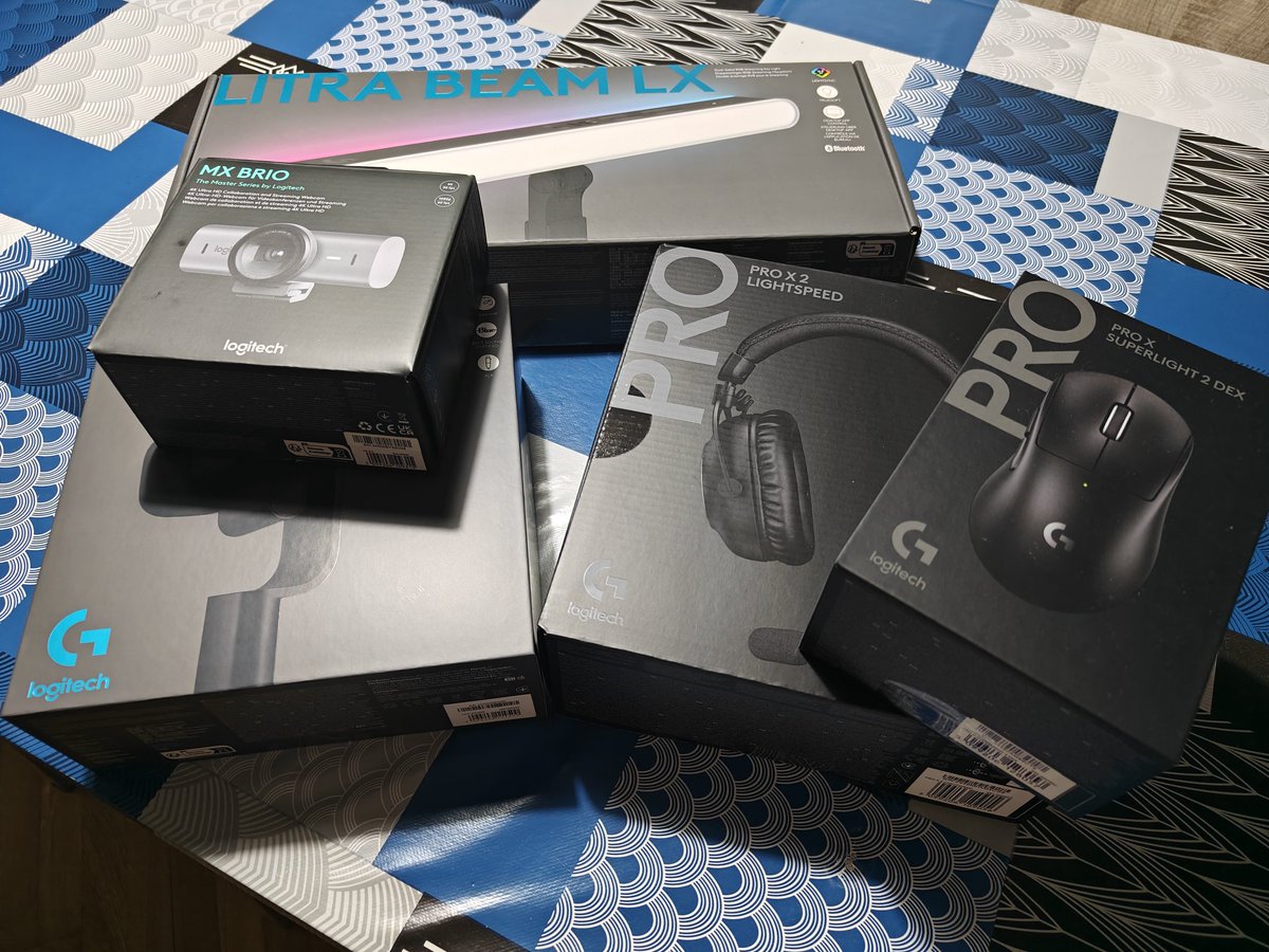 Muchísimas gracias a <a href="/LogitechGesport/">Logitech G esports</a> y a <a href="/VentexMNG/">Erik López</a> por mandarme estos periféricos que ya tocaba cambiar, en unos días cuando me pase el Oblivion sale Stream haciendo historia como antaño.

MX Brio
Litra Beam LX
Pro X 2 Lightspeed
Pro X Superlight 2 Dex
Yeti Studio