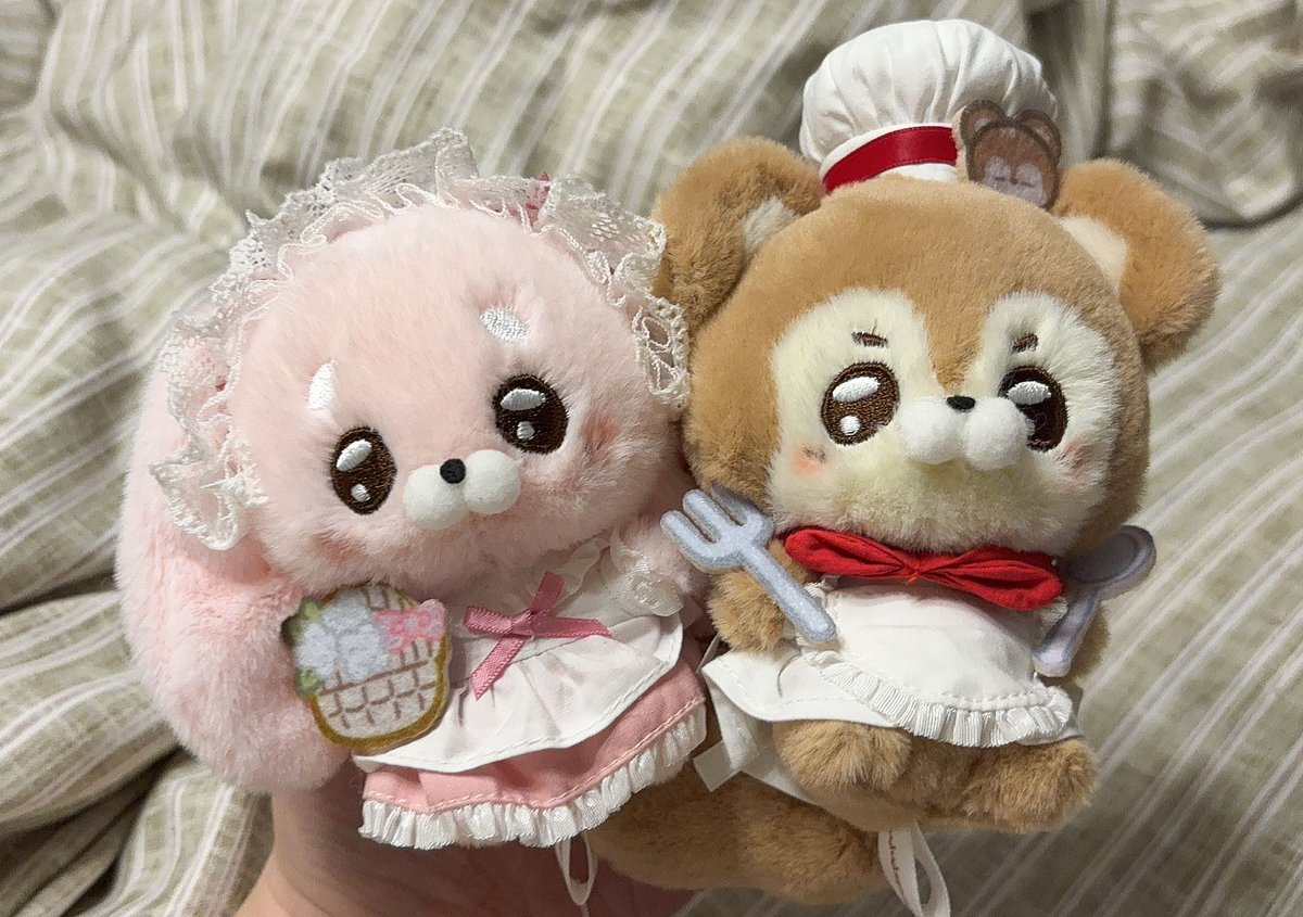 之前聊天的时候说感觉这个小兔和小松鼠特别像徹酱和勇人，朋友就送了我一对🥺🥺🥺🥺💞💞💞💞💞（忍不住炫耀一下🥺🥺🥺