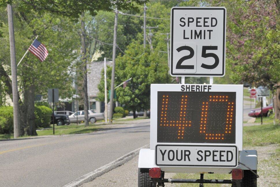 Automotive_News's tweet image. Legislators from California, Arizona and Maryland have proposed bills that would require the use of speed limiters for reckless drivers. autonews.com/technology/mob…