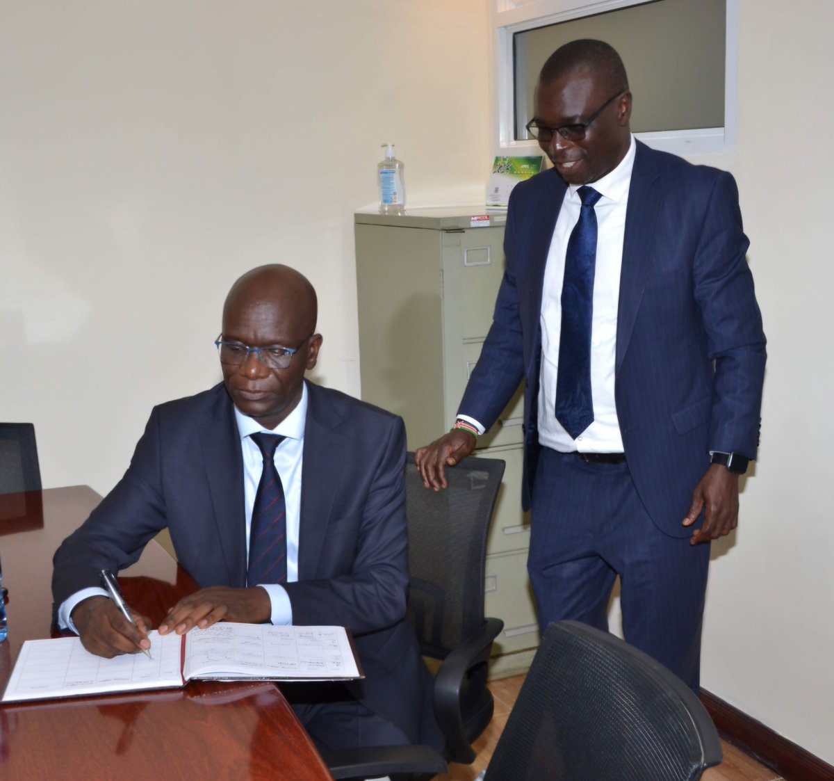 KNBStats's tweet photo. @KNBStats hosted PS,SDEP @Planning_Ke Dr. Boniface Makokha, who was on a familiarization visit to understand the role of @KNBStats in national development @NCPD_Kenya @KenyaVision2030 @NepadAprmKenya @KIPPRAKENYA  @NGCDF_Kenya @KeTreasury https://t.co/s1yv5T68Kg