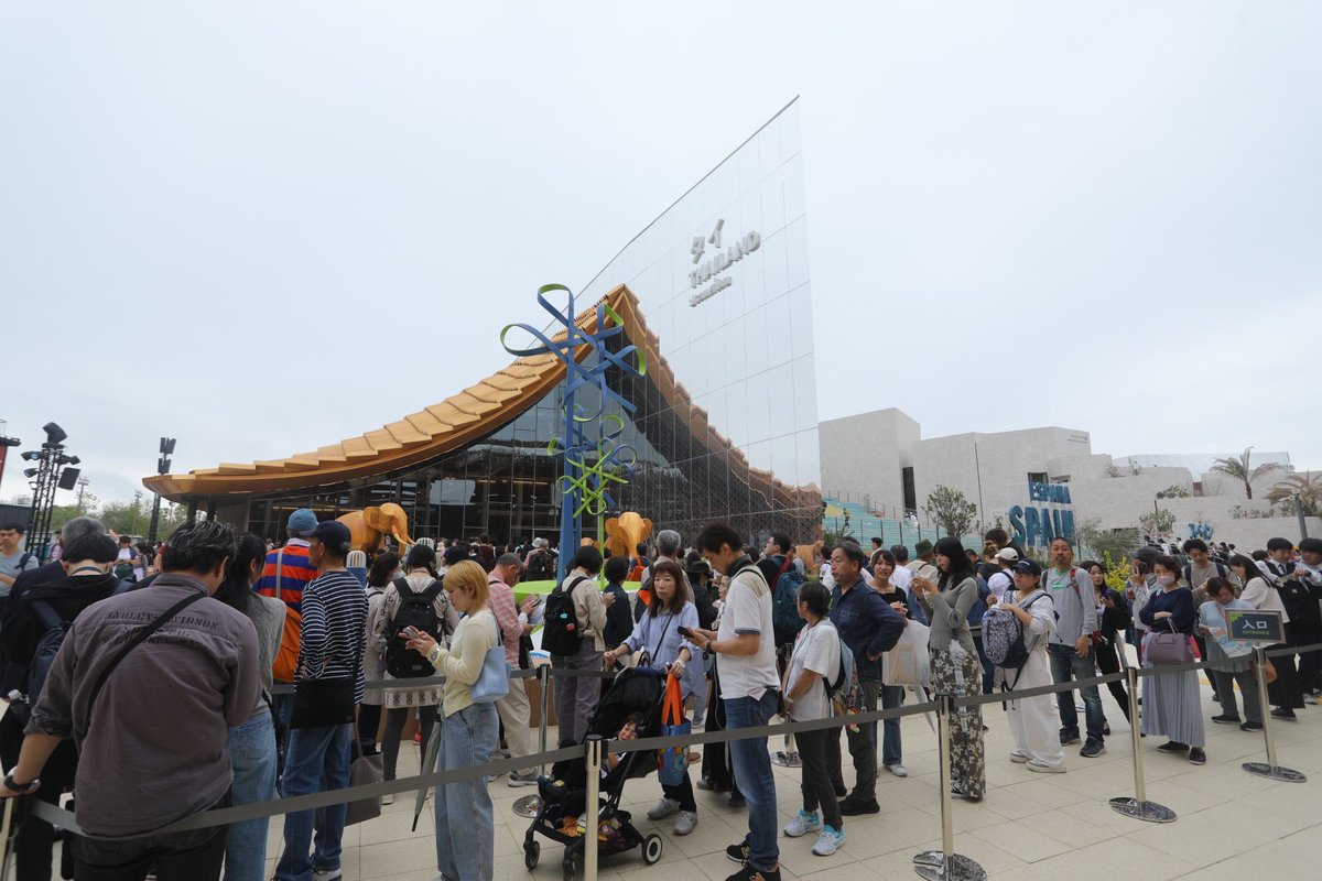 somsakthepsutin's tweet image. วันนี้ ผมได้ตรวจเยี่ยมพาวิลเลียนไทย ในงาน Expo 2025 Osaka โดยได้พาคุณวินิจ เลิศรัตนชัย ผู้เชี่ยวชาญการจัดอีเวนท์ มาช่วยดูงานด้วย หลังถูกวิพากษ์วิจารณ์ว่า จัดงานออกมาไม่ดีครับ