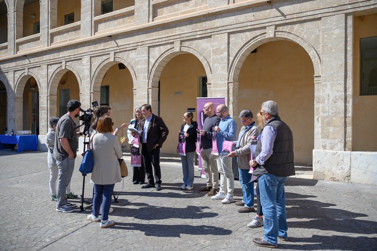 🍷 Avui hem presentat la Nit del Vi 2025!

T’esperam aquest divendres 25 d’abril a Palma per gaudir dels millors vins de Mallorca i fer costat al comerç local.

#NitDelVi2025 #PIMECO #VinsDeMallorca #ComerçLocal