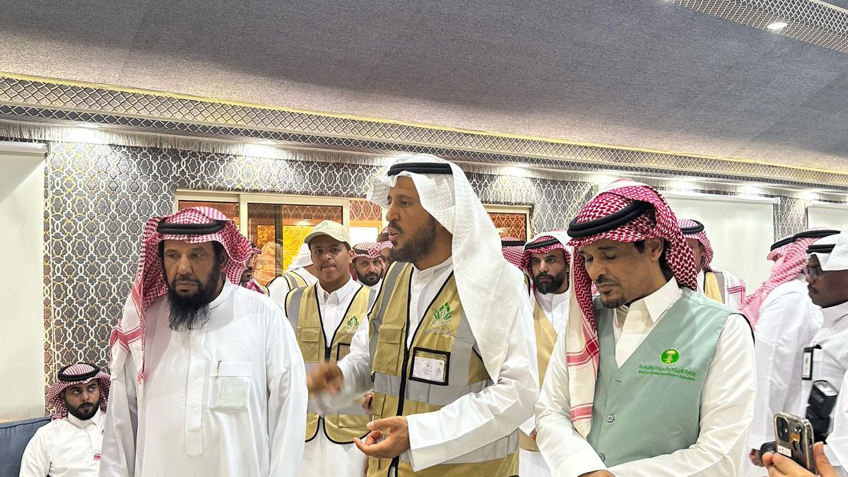 <a href="/Vuqassim/">وحدة التطوع - إمارة القصيم</a> <a href="/livealasyah06/">لايف الأسياح</a> <a href="/abalworood/">بلدة أبا الورود</a> <a href="/abalworood_news/">لايف أباالورود</a> <a href="/mosandah/">مجتمع مساندة</a> <a href="/SPAregions/">واس العام</a> <a href="/sabqorg/">صحيفة سبق الإلكترونية</a> <a href="/volunteerksa1/">السناب التطوعي</a> <a href="/f103cc/">فعاليات القصيم🎡</a> <a href="/aaahegbani1/">تنمية الغطاء النباتي</a> <a href="/SPAqualitylife/">واس جودة الحياة</a> <a href="/alekhbariyatv/">قناة الإخبارية</a> المبادرة الثالثة:

تكريم المتميزين والناشطين في المجال البيئي

ومنهم الناشط البيئي الأستاذ: صالح الصعب

الحاصل على جائزة الشخصية البيئية لعام ٢٠٢٥

وتكريم عدد من الأهالي

#فريق_أباالورود_التطوعي 
#اسبوع_البيئة 
#بيئتنا_كنز 
#اليوم_الخليجي_للمدن_الصحية