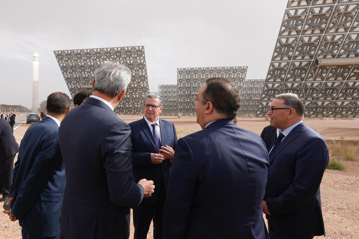 ChefGov_ma's tweet photo. المملكة المغربية بقيادة صاحب الجلالة الملك محمد السادس، نصره الله، ملتزمة بخلق تحول طاقي عميق، تدريجي ومستدام عبر الاستثمار في الطاقة الشمسية، والريحية، والكهرمائية، إضافة إلى الهدروجين الأخضر. (1/2) https://t.co/3yC6Mp3m3j