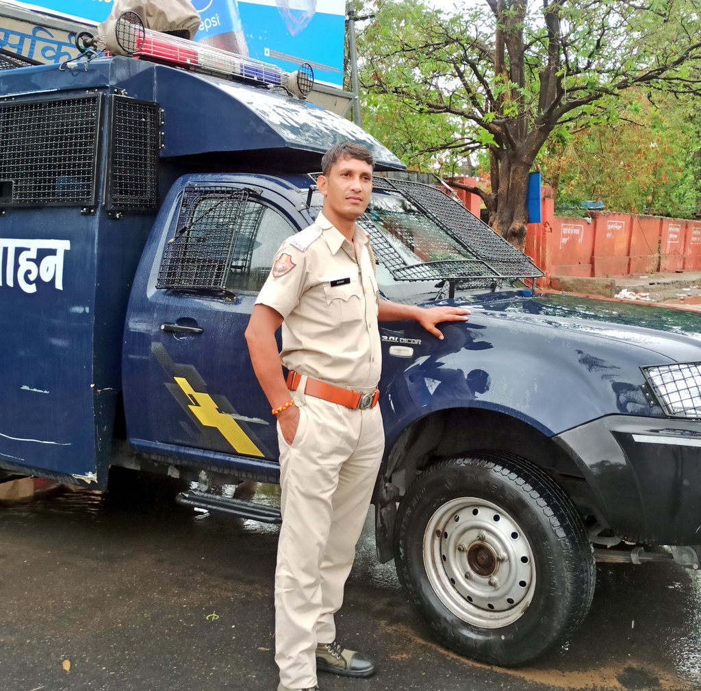 IAS/IPS बनने वालों को कितनी ही बधाइयां दे दो, 2 दिन बाद कोई भी आपका फोन नहीं उठाएगा..
अंत में काम तो राजस्थान पुलिस के कांस्टेबल ही आयेंगे 🤣

भाई साहब एक बार बात करो ना 🫣
#सत्य ✍🏻 राज़