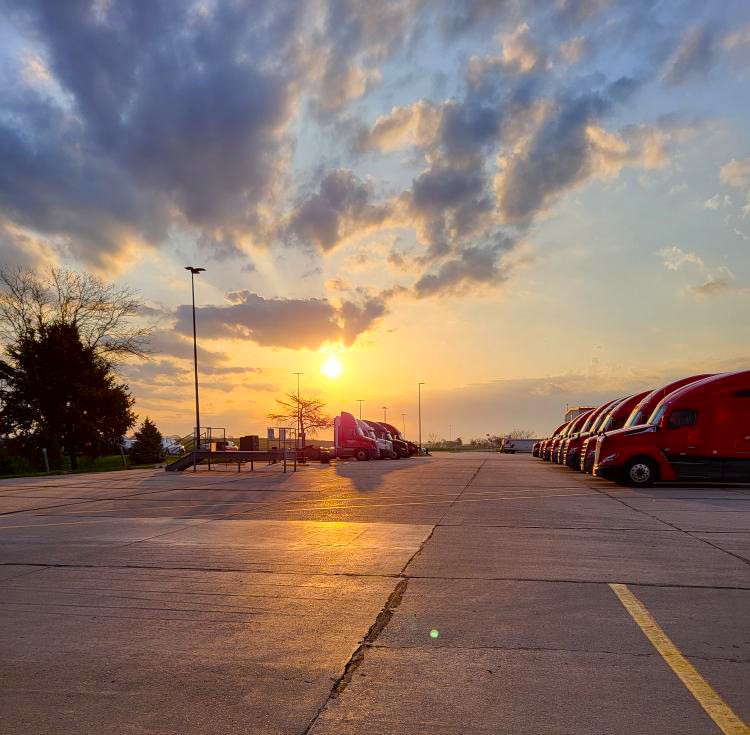 Good morning from Lincoln #cretefam! Where are you headed today? #trucking #trucker #supplychain
📷 Eric Whiting