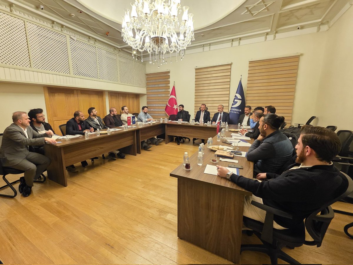 Genel Başkanımız Sayın Ahmet ÖZVATAN, Genel Başkan Yardımcılarımızla birlikte İstanbul ziyareti kapsamında, davamızın bânisi Merhum Prof. Dr. Necmettin Erbakan Hocamızın kabrini ziyaret ederek dua ettiler. Ardından İstanbul İl Teşkilatımızı ziyaret ederek yürütülen çalışmalar