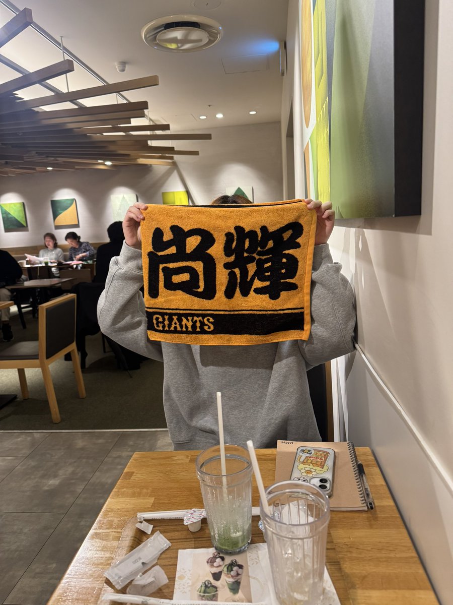 ryota_acane's tweet photo. お疲れ様です！
#今日のリョーサン
です！

今日は、ハウスリーダーのモナミちゃんと
MTGをしました！

お互い向上心があり素晴らしい関係です！
これからもお互い頑張ろう！

#花金　#ドン金
#え巨人ファン https://t.co/0HcKuJfl8z