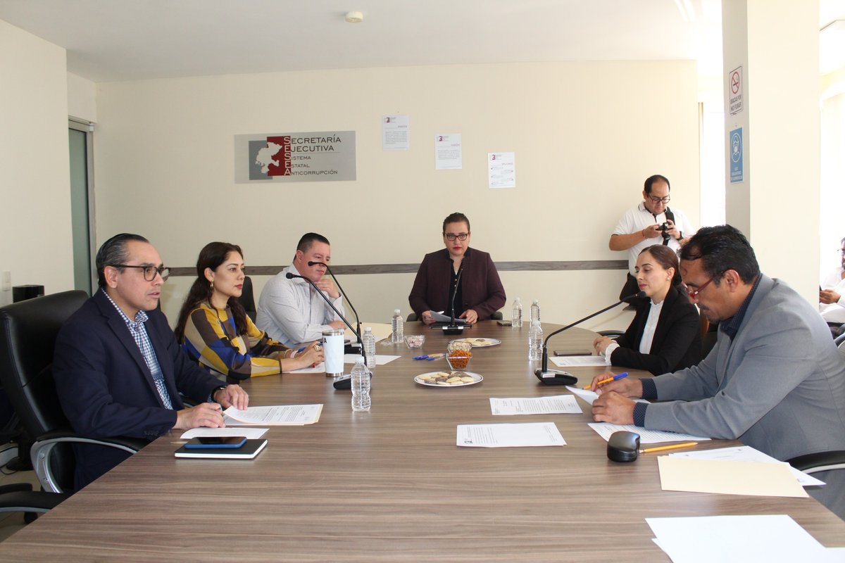 📰 Se llevó a cabo la segunda sesión ordinaria del Comité Coordinador, donde se aprobaron el orden del día, el acta anterior y el Informe Anual 2024 📊. También se abordaron asuntos generales como las Jornadas Municipales Anticorrupción 💼.