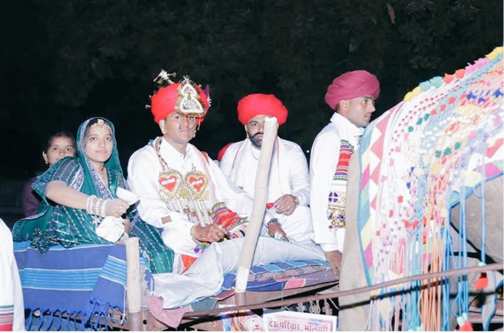 A billionaire Rajasthani businessman Hira Bhai Devasi Bhalni completed his family's wedding with utmost simplicity and rituals. No pomp, no show-off, no rush of vehicles and no noise.
The wedding procession also went on camel cart and bullock cart. All the baraatis including the