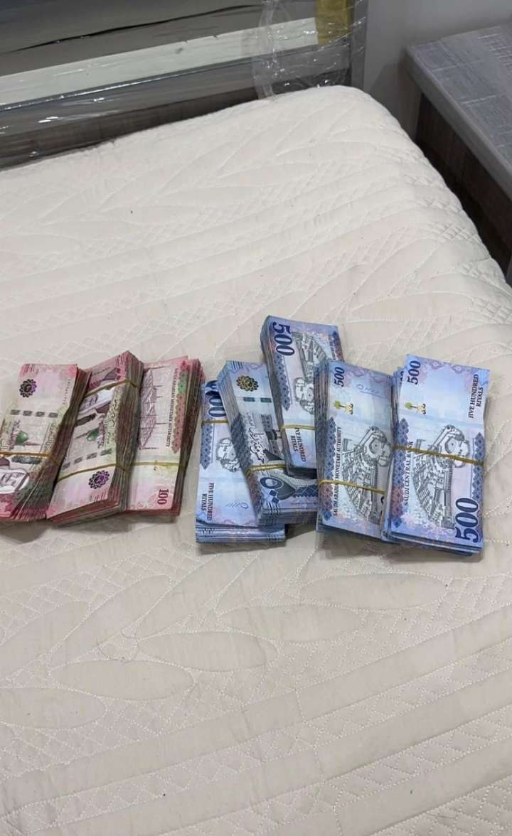 بشارة 

أقسم لك ستبكي خلال ساعات من شدة الفرح بأذن الله.. أكتب يارب.
أختار رقم الظرف ، ولك فيها جائزه  👏🏻😍:
١-✉️     ٢-✉️       ٣-✉️      ٤-✉️

٥-✉️     ٦-✉️       ٧-✉️      ٨-✉️

٩-✉️     ١٠-✉️       ١١-✉️   ١٢-✉️

أكتب كلمة (تم)ورسل رقمك في الخاص 🇸🇦 💸