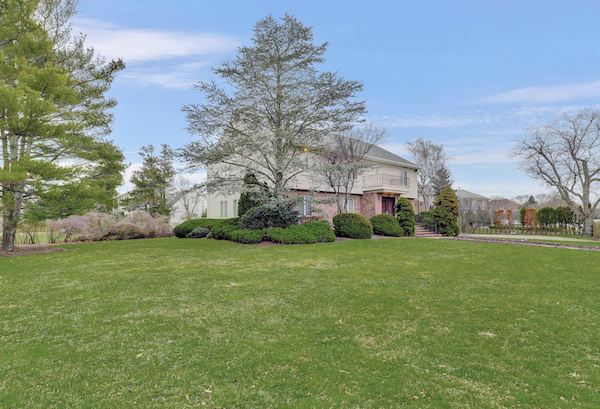 LeventerRE's tweet photo. Stunning Deal, NJ Home for Sale:   
171 Norwood Ave  

Your Dream Home Awaits   
Beautiful 5-Bedroom Home in Deal, NJ   

PRICE REDUCED!   
CONTACT  
Adele Cohen 732-996-3089 ​ 
Office 732-531-9800​   
Alice Gemal Cell   732-245-4831  
Office 732-531-3322 https://t.co/AvXA6Dx4DO