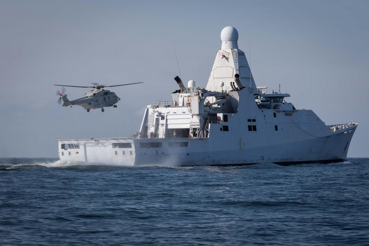 Zr.Ms. Groningen heeft in het Caribisch gebied binnen een week 3 drugstransporten onderschept. In totaal werd 1.653 kg verdovende middelen in beslag genomen. De acties vonden plaats op 4, 5 en 9 april 👉 defensie.nl/actueel/nieuws…