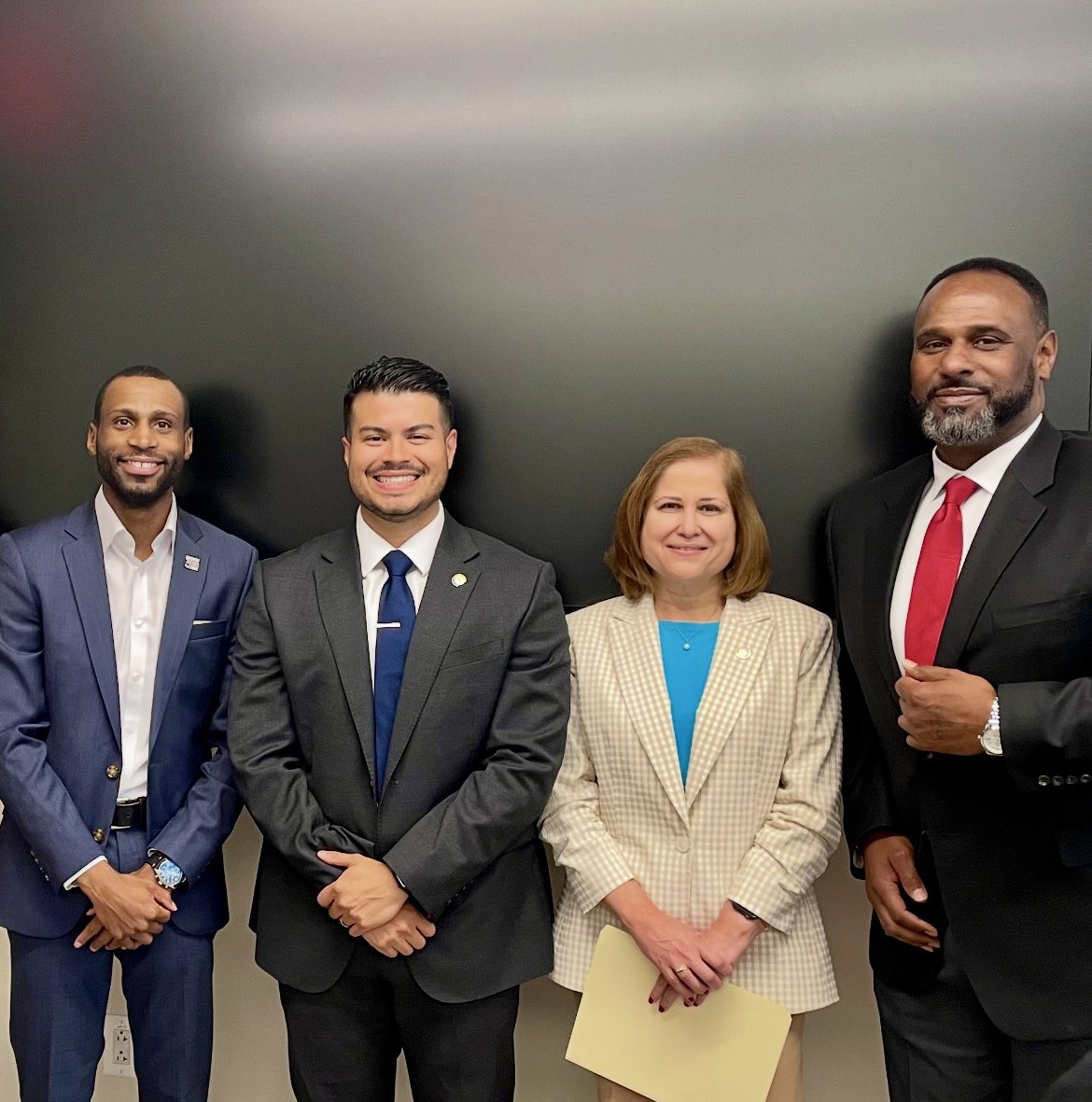 bacotem71's tweet image. Just linked with @SenatorHashmi and @VicMcKenzieJr at the General Assembly. We’re talking real solutions for mental health and recovery in our communities. Grateful to SAARA of Virginia for keeping the fire lit.
#MentalHealthMatters #RecoveryCommunity #BaCoteSpeaks