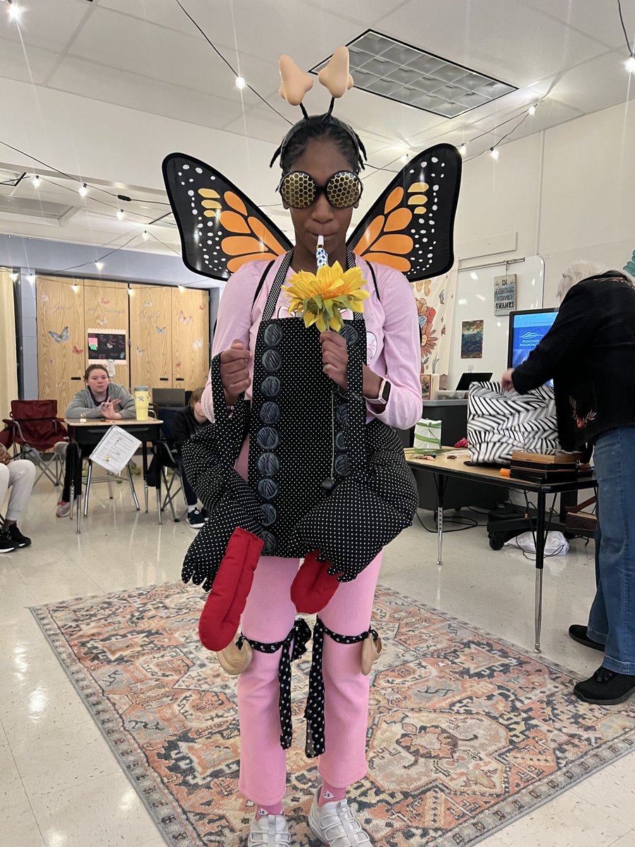 CLIU21's tweet photo. With spring weather comes beautiful butterflies fluttering around!
Mari Gruber, owner of Bear Mountain Butterfly Sanctuary, visited classrooms at the LB Morris School in Jim Thorpe to share her passion for nature and conservation!
#helpingchildrenlearn #butterflies #spring https://t.co/hBBIhBRyOh