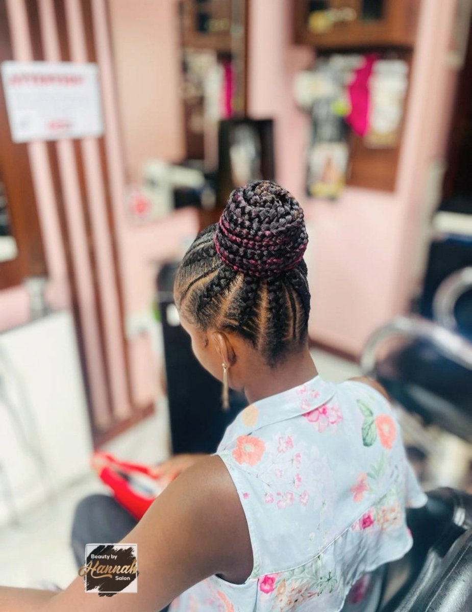 salonhannahz's tweet image. The cornrow braided bun is perfect for any age or occasion.  

Find us on Mwesigwa Road,kira(slope next to Tropix Auto spa). 

For bookings call:
📞+256393247554
WhatsApp +256762385719 

#hannahsalonug #cornrow #braids #haircare