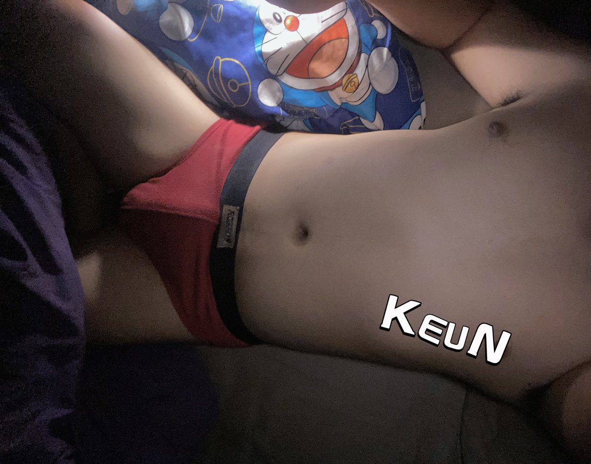 KEUNKEUN (@keunkeun8) on Twitter photo อยากมีเพื่อน ที่เล่นด้วยกันได้ 
🩲🪁✊🏻💦 อยากมีเพื่อน ที่เล่นด้วยกันได้ 
🩲🪁✊🏻💦