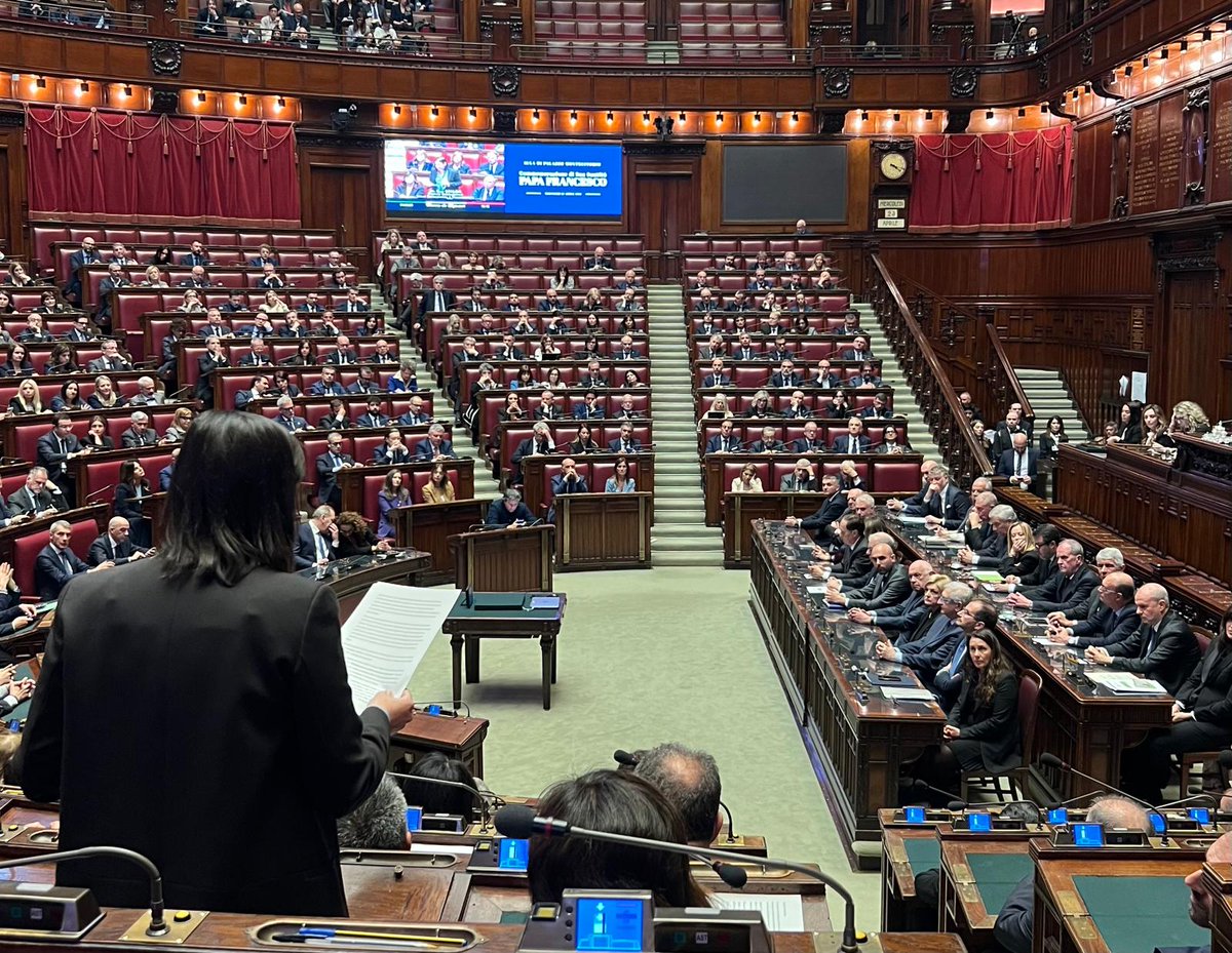 Ora in Parlamento, in seduta comune, per rendere omaggio a Papa Francesco. Un momento importante per riconoscere il suo impegno instancabile per la giustizia sociale, la pace e la dignità delle persone. Valori che parlano anche alla politica. 

#PapaFrancesco #Parlamento