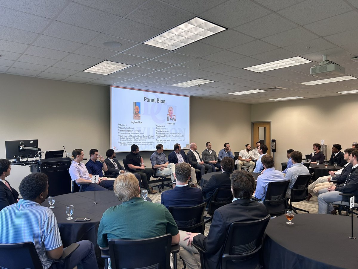 DGridironClub's tweet image. Chat with 'Cats 2025🎙️🌃
Shoutout to the C/O '17 'Cats for dedicating their time to offer invaluable advice to our players!
Grant Polofsky, James Gessner, Alex Behrend, Eric Haas, Will Barefoot, Ryan Leak, Jared Carr, Chase Davis, Travis Stubblefield, Connor Harp, Jaylen Mize