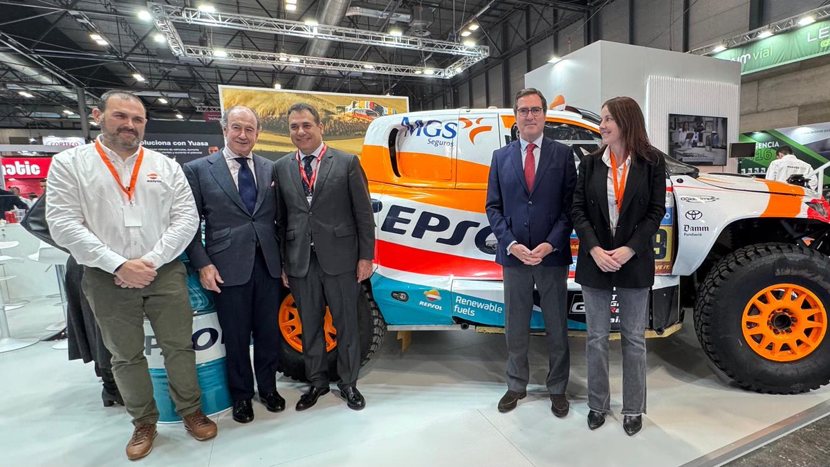 CEOE (@ceoe_es) on Twitter photo 🚗El presidente de CEOE <a href="/agaramendil/">Antonio Garamendi</a> ha inaugurado #Motortec2025 en <a href="/IFEMA/">IFEMA MADRID</a>, destacando la importancia del sector de la automoción para nuestra #economía
Además, ha recibido el reconocimiento🎖de <a href="/sernauto/">SERNAUTO</a> por su defensa constante de empresarios, empresas y su #competitividad 🚗El presidente de CEOE <a href="/agaramendil/">Antonio Garamendi</a> ha inaugurado #Motortec2025 en <a href="/IFEMA/">IFEMA MADRID</a>, destacando la importancia del sector de la automoción para nuestra #economía
Además, ha recibido el reconocimiento🎖de <a href="/sernauto/">SERNAUTO</a> por su defensa constante de empresarios, empresas y su #competitividad