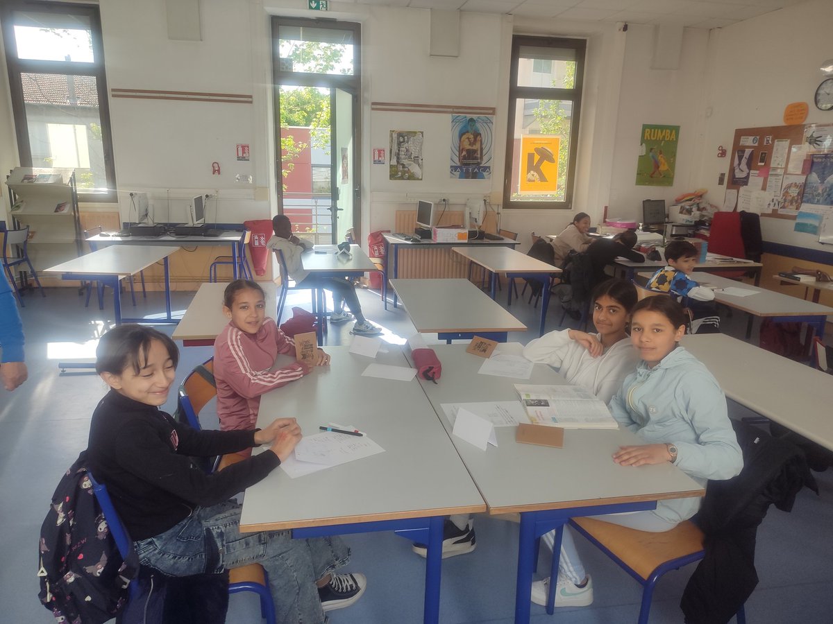 L'école ouverte, qui a eu lieu les 22 et 23 avril, au collège Paul Valéry a permis aux élèves d'avoir du soutien et du renforcement en mathématiques et en français mais aussi d'avoir des activités culturelles et sportives avec la visite de la tour de Crest et Acrobois à Peyrins!