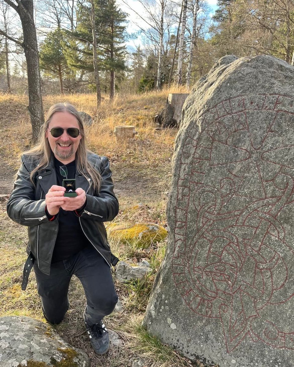 Last week my boyfriend of 5 years, Johan Söderberg, talented guitarist of #AmonAmarth and best human ever, proposed to me by a Viking runestone with a beautiful sapphire- so I’m now engaged 💍🥰
