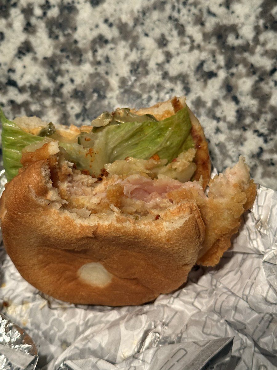 edward609va's tweet photo. @Wendys Tried to text and call +1 (833) 953-1999
But this raw chicken is crazy work ! #rawchicken #wendy  #wendys https://t.co/5fxDLxNJFZ