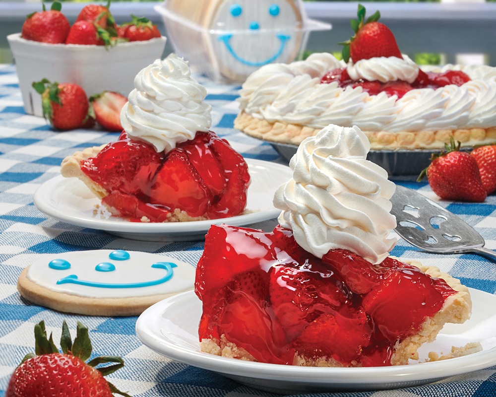 New menu, who dis? 📞
🧀 NEW cheesy apps like Fried Mozzarella
🔥 A BBQ Burger &amp; BBQ Chicken Salad
🍓 3 words: Strawberry. Bleu. Salad.
We didn’t forget the returning fan-favorites, like our Strawberry Pie!