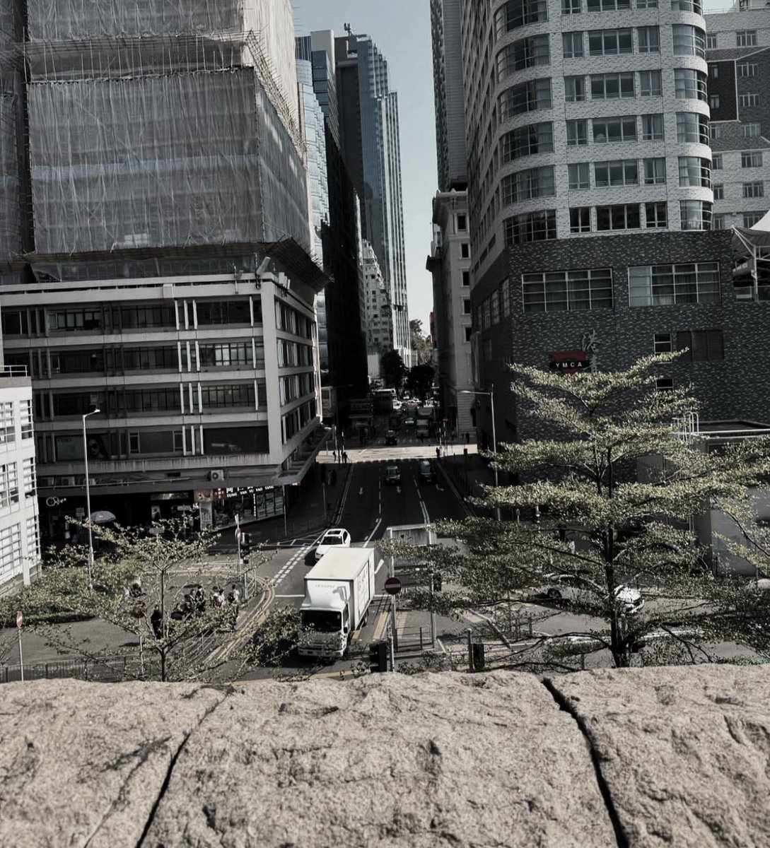 bxagas's tweet image. ︎︎ ︎︎︎ ︎︎︎ ︎
Tonight, I’m slathering on a clay mask (half-asleep), ready to crash after a brutal day wandering under the scorching sun. My face is caked in this gritty goop, soaking up the chaos of the day, while I’m one yawn away from melting into my bed.
︎︎ ︎︎︎ ︎