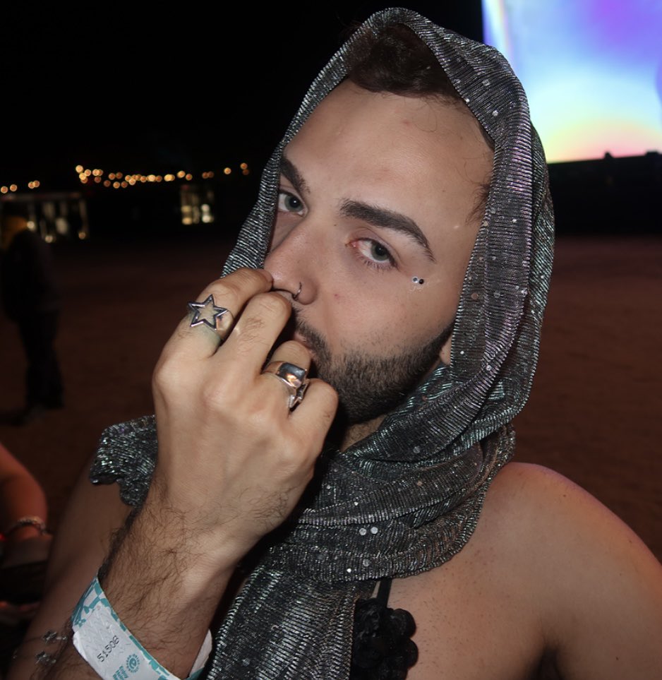 erickjadi's tweet photo. coachella 25 ♡ https://t.co/MKxi81GjFd