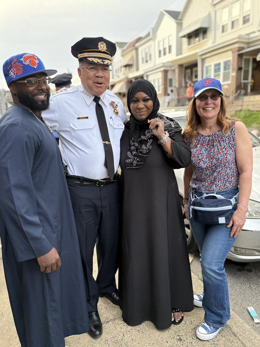 PPDCommish's tweet image. Engaging with the communities we serve is essential.We had the opportunity to walk through Lawncrest last night,connect with residents,visit the recreation center& meet some fantastic kids. Thanks to 2nd Dist. Capt. Desanto, PO Mroz, & Heather Miller for organizing this event.