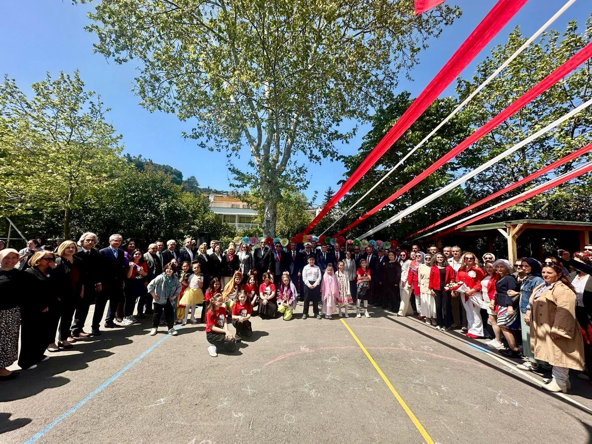 Kaymakamımız Abdurrahman İNAN, 23 Nisan Ulusal Egemenlik ve Çocuk Bayramı coşkusunu Büyükada Şehit Murat Yüksel ilkokulunda yapılan törenle öğrenci, öğretmen ve ailelerimizle birlikte yaşadı.