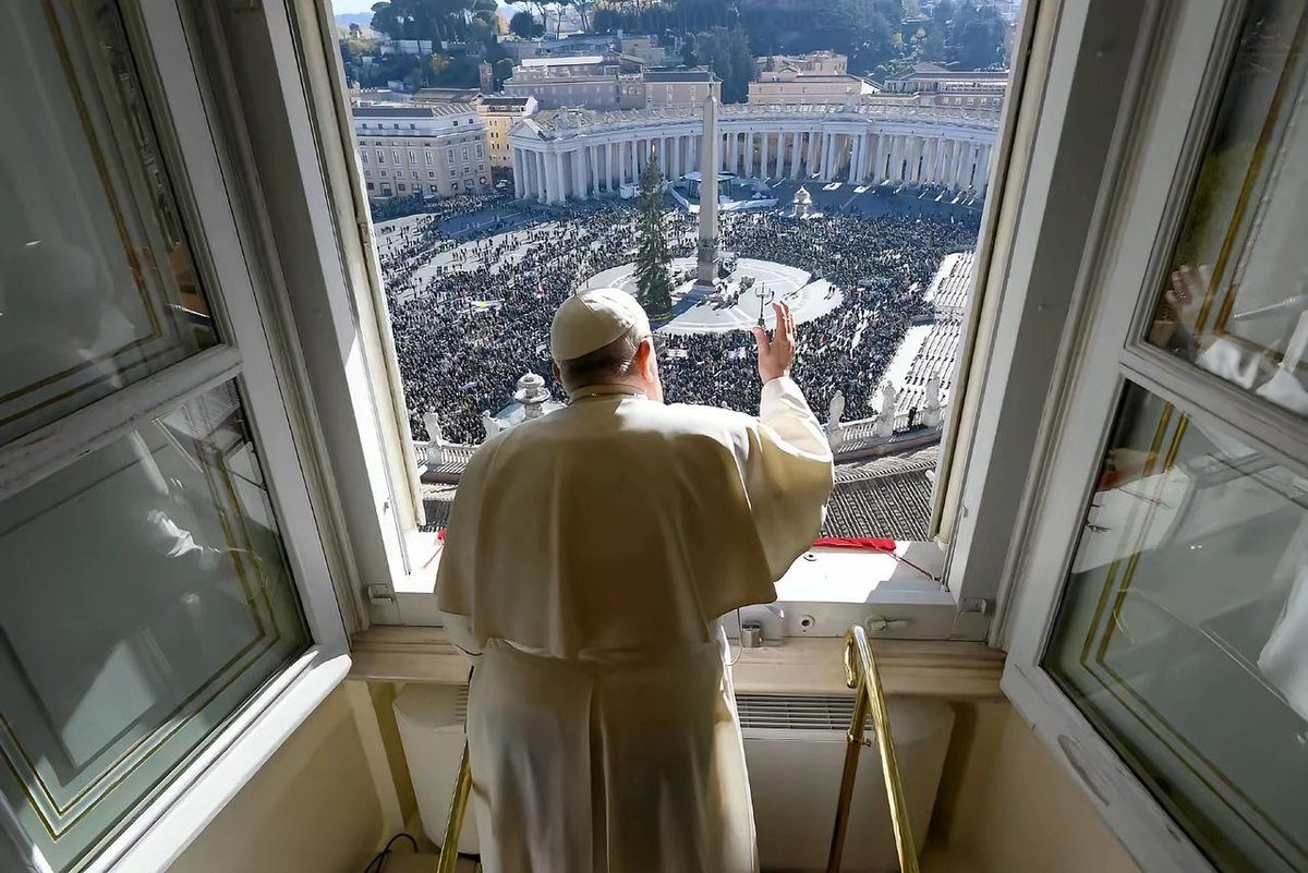 RobertGTsang's tweet photo. Pray for Pope Francisca https://t.co/Hao8m7Q7WW