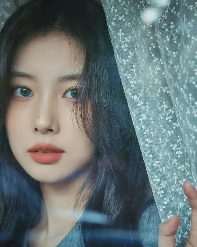 Let’s not forget miss kang hyewon 🤌🏼