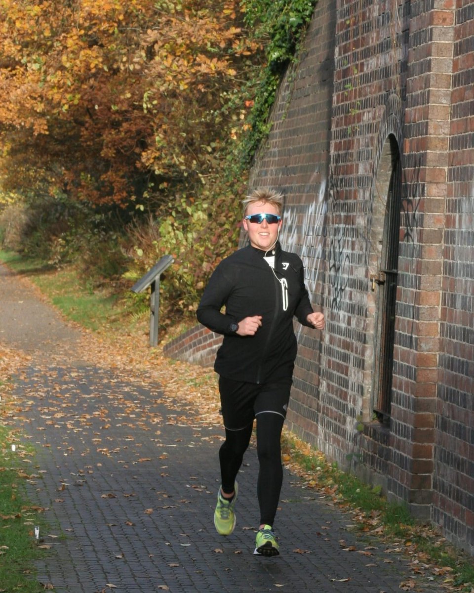 CureLeukaemia's tweet photo. "To the outside world, I am a normal man, yet I still take a unique and powerful daily chemotherapy tablet." Five years after being diagnosed with ALL, Morgan is running 5 marathons, starting with the @londonmarathon🏃‍♂️

Read more about Morgan’s story: https://t.co/wfZBjaQi4x https://t.co/yzx4ucQ81v