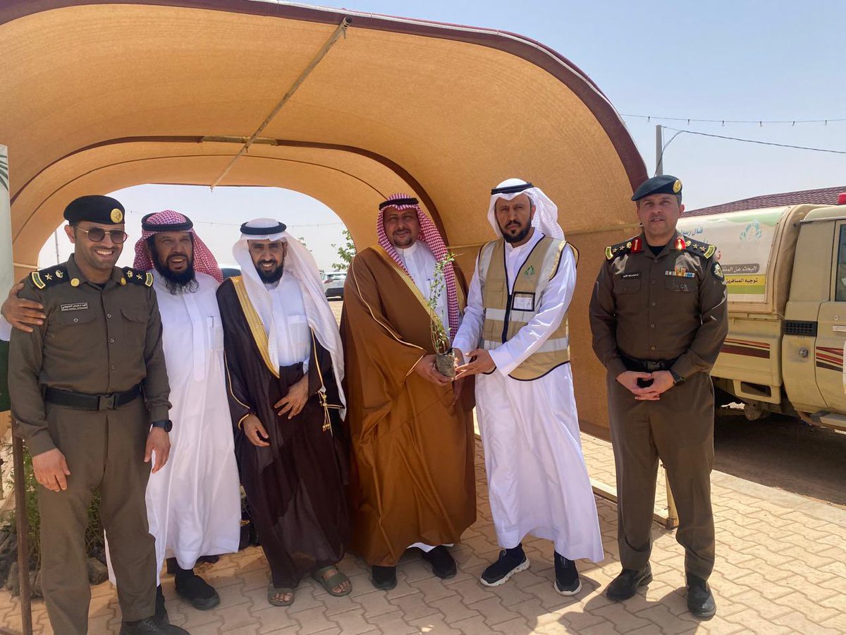 <a href="/Vuqassim/">وحدة التطوع - إمارة القصيم</a> <a href="/livealasyah06/">لايف الأسياح</a> <a href="/abalworood/">بلدة أبا الورود</a> <a href="/abalworood_news/">لايف أباالورود</a> <a href="/mosandah/">مجتمع مساندة</a> <a href="/SPAregions/">واس العام</a> <a href="/sabqorg/">صحيفة سبق الإلكترونية</a> <a href="/volunteerksa1/">السناب التطوعي</a> <a href="/f103cc/">فعاليات القصيم🎡</a> <a href="/aaahegbani1/">تنمية الغطاء النباتي</a> <a href="/SPAqualitylife/">واس جودة الحياة</a> <a href="/alekhbariyatv/">قناة الإخبارية</a> المبادرة الخامسة:

قام #فريق_أباالورود_التطوعي 

بإطلاق مبادرة (تفضل شتلتك) 

وذلك بتوزيعها على زائري روضة وديوانية #أباالورود وعلى عابري الطرق

نشكر لكم تعاونكم

#فريق_أباالورود_التطوعي 
#اسبوع_البيئة 
#بيئتنا_كنز
#اليوم_الخليجي_للمدن_الصحية