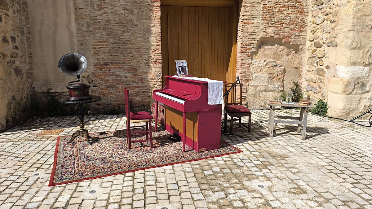 🎼Todo preparado en el Parque de Santa Clara para el concierto de Mara Row.
A las 17:30h, junto al Espacio Santa Clara.

<a href="/mararow/">Mara Row</a>