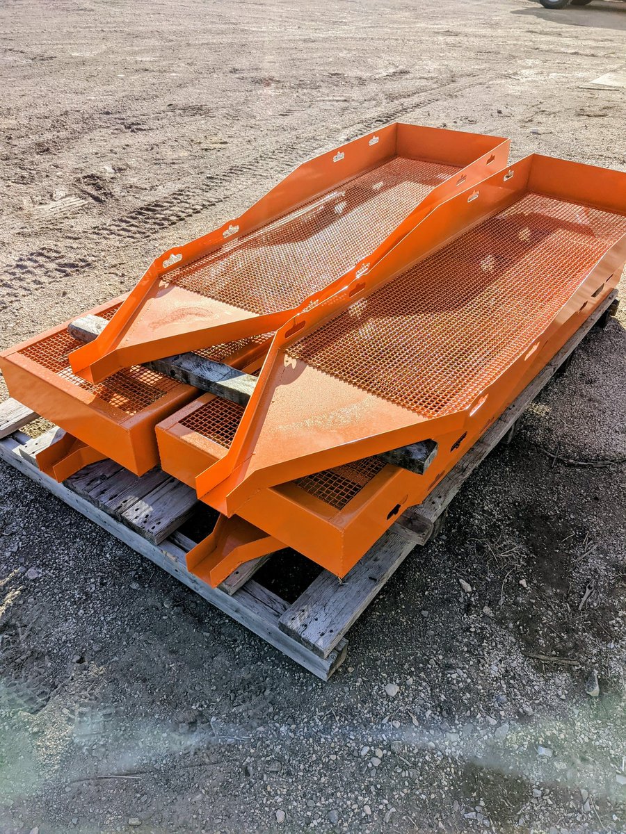 3 hanging fertilizer screens left for sale. Pickup near Crystal City, MB. 204.825.7174