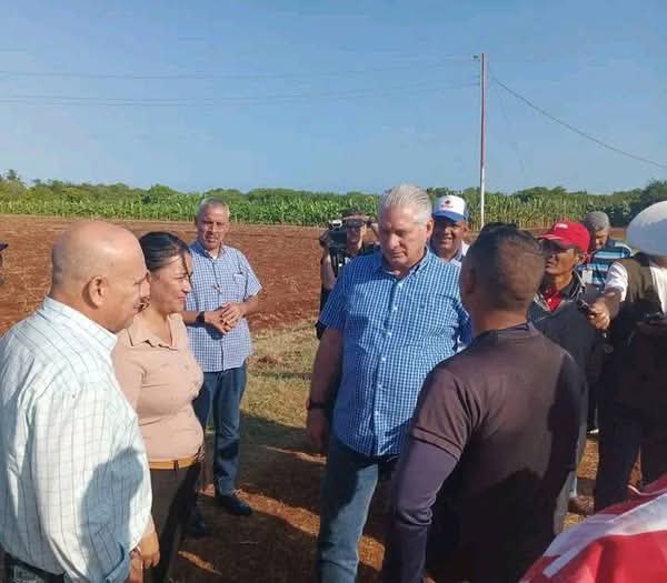 Sergio Rodríguez Ferreyán (@sferreyan) on Twitter photo Visita de nuestro Primer Secretario <a href="/DiazCanelB/">Miguel Díaz-Canel Bermúdez</a> y el miembro del buro político y secretario de organización <a href="/DrRobertoMOjeda/">Dr. Roberto Morales Ojeda</a> Junto al pueblo, esta vez en Granma.
#DePieYCombatiendo Visita de nuestro Primer Secretario <a href="/DiazCanelB/">Miguel Díaz-Canel Bermúdez</a> y el miembro del buro político y secretario de organización <a href="/DrRobertoMOjeda/">Dr. Roberto Morales Ojeda</a> Junto al pueblo, esta vez en Granma.
#DePieYCombatiendo