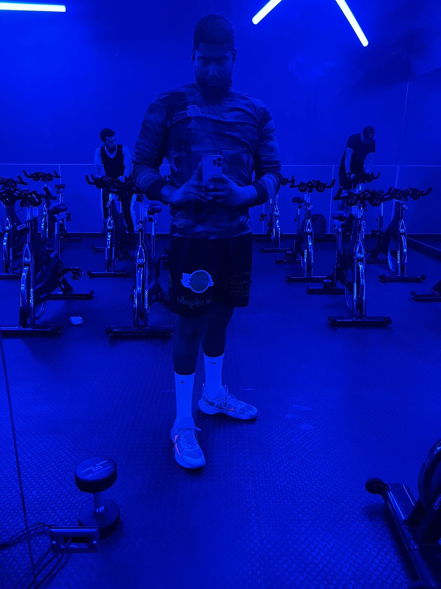 ChrisBigCat's tweet photo. Lakers in ✋🏾 https://t.co/sSeGvOQYjH