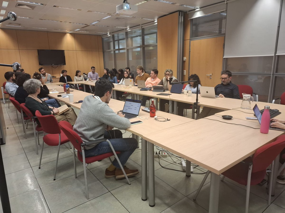 Marta Fraile Maldonado (@frailemaldonado) on Twitter photo Que gusto tener nuestra sala a rebosar en la sesion de hoy de nuestro Seminario <a href="/IPP_CSIC/">Instituto de Políticas y Bienes Públicos del CSIC</a> con la investigadora Silvia Díaz Fernández, quien nos ha contado su interesante investigacion sobre el antifeminismo digital Que gusto tener nuestra sala a rebosar en la sesion de hoy de nuestro Seminario <a href="/IPP_CSIC/">Instituto de Políticas y Bienes Públicos del CSIC</a> con la investigadora Silvia Díaz Fernández, quien nos ha contado su interesante investigacion sobre el antifeminismo digital