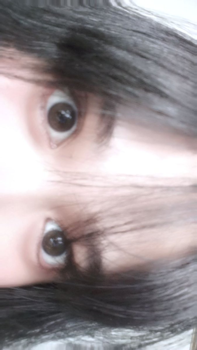 _kkith's tweet image. *flirt with my eyes*