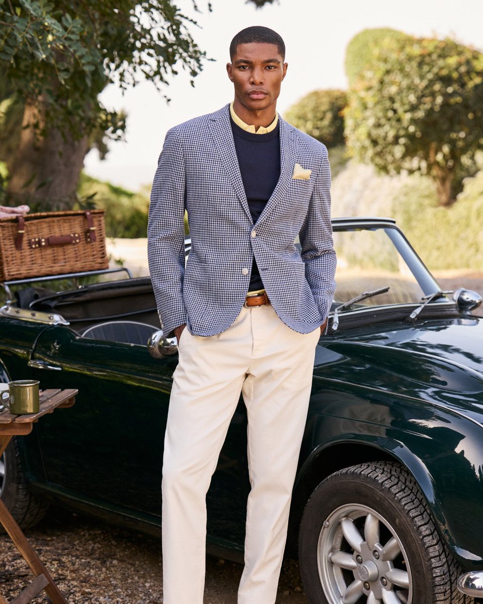 Discover new spring blazers, like the unlined mouline houndstooth design in pure cotton. Match with a cotton-silk knit and white trousers for a complete look.

#HackettLondon #HowToHackett
bit.ly/3GyY6Eo