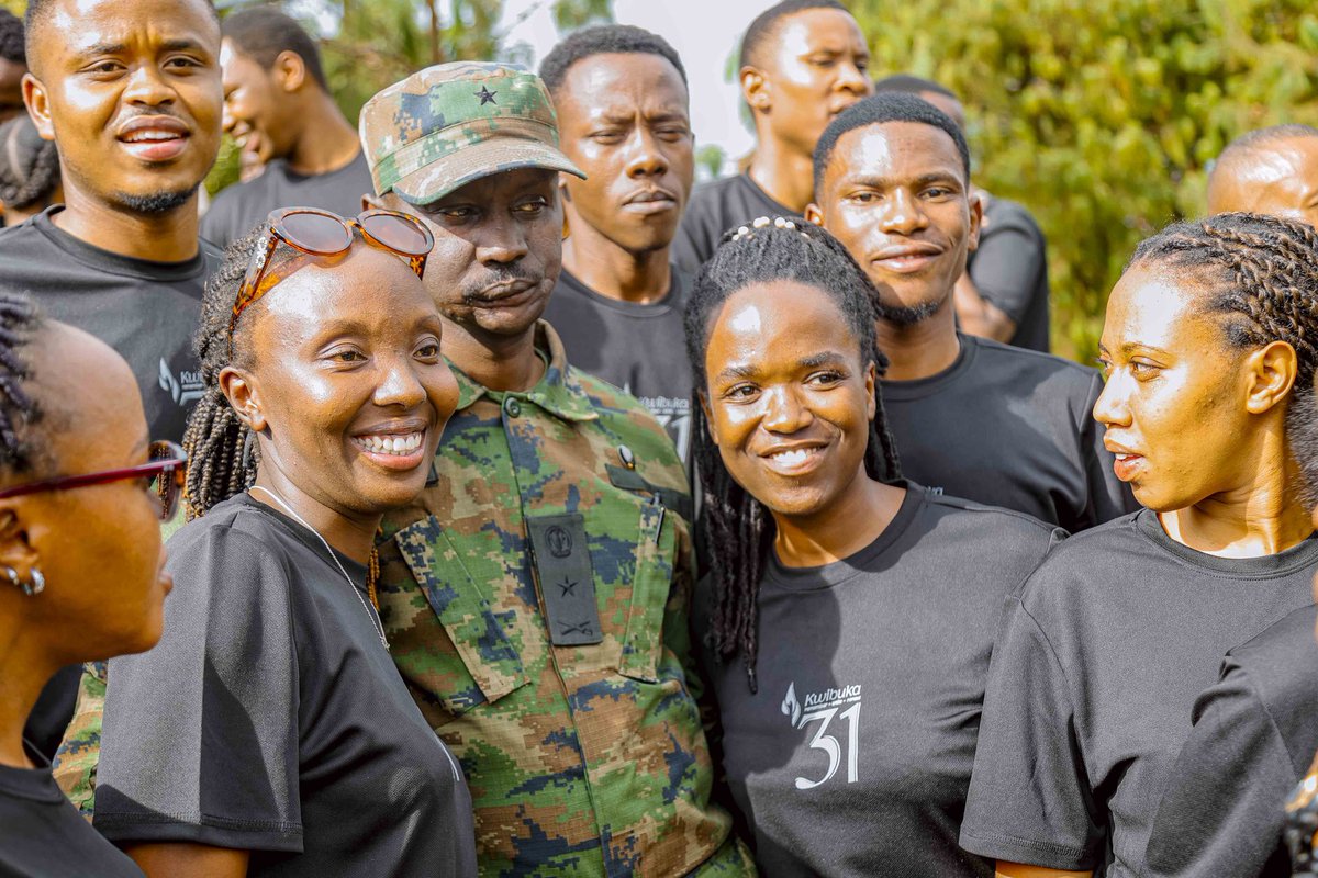 The_Big_Fish7's tweet photo. Maj. Gen. Nkubito yatunyuriyemo amateka y’urugamba rw’Inkotanyi rwo guhagarika Jenoside yakorewe Abatutsi
#Kwibuka31 
#RwandaInfluencers https://t.co/uQ4dJV9wOv
