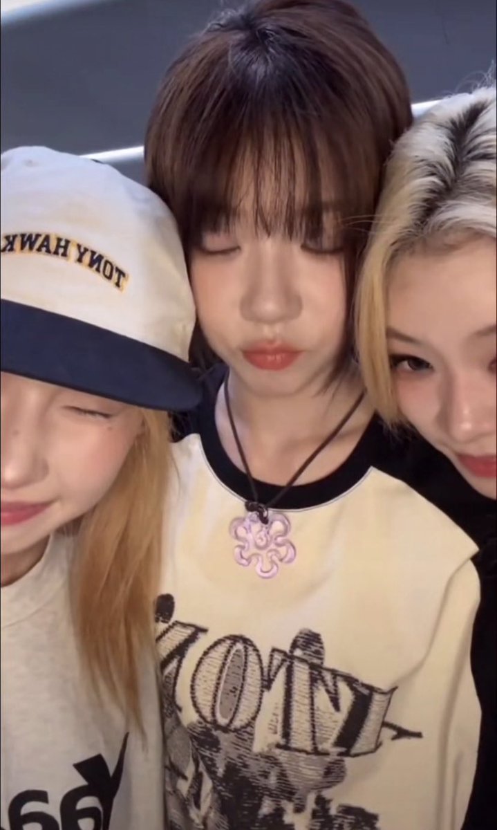 ปลากระป๋องสามแม่ครัวมาก 555555555

#QiaoYiYu #EmmaZhu #Gen1es 
#LongYunzhu #name组合